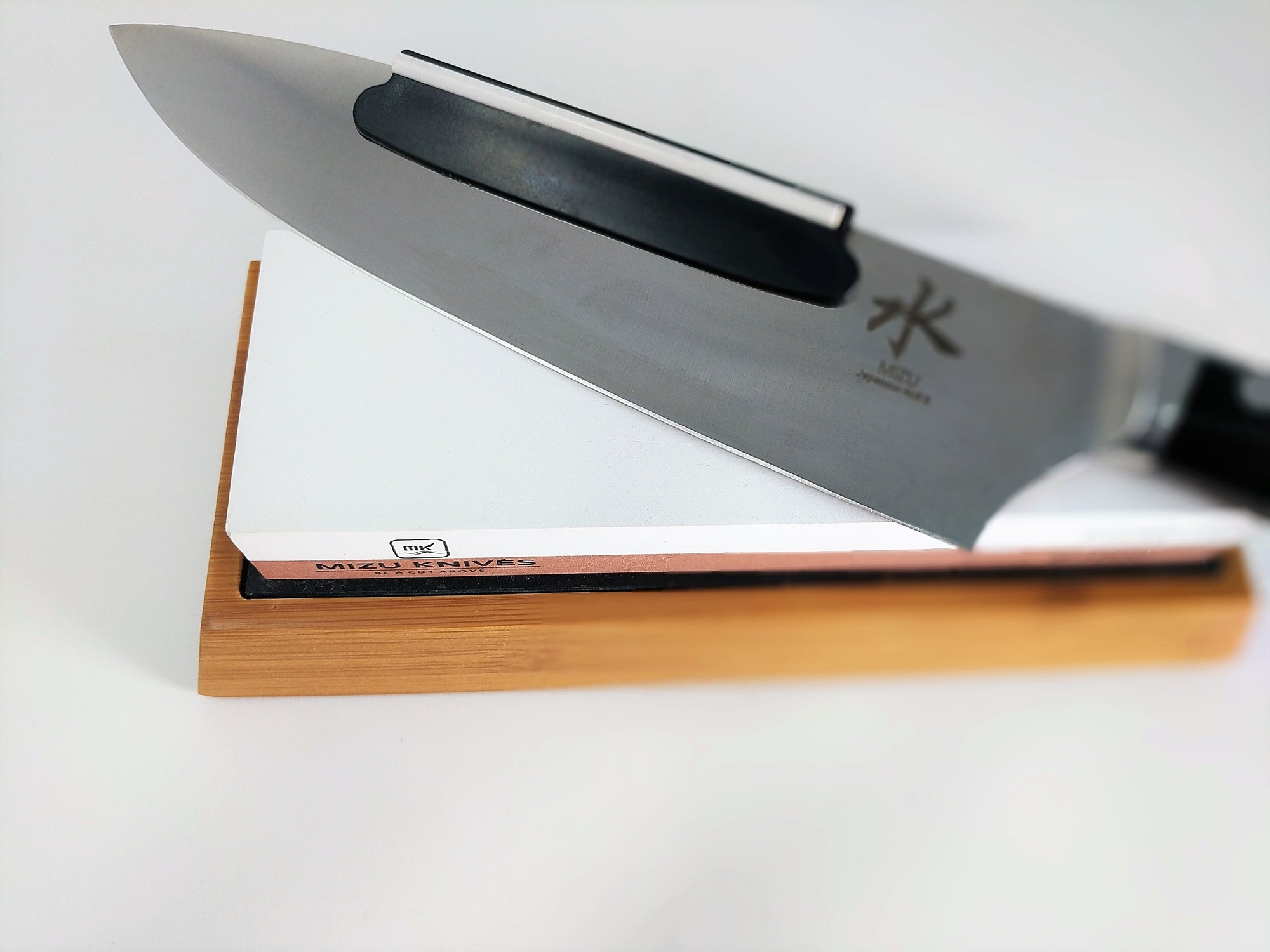 https://www.mizuknives.com/cdn/shop/products/whetstone_with_guide_and_knife_2000x.jpg?v=1563863686